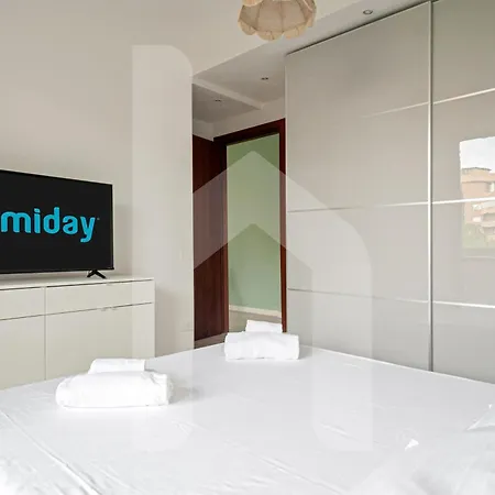 Homiday- Nuovo E Grazioso Bilocale - Free Parking